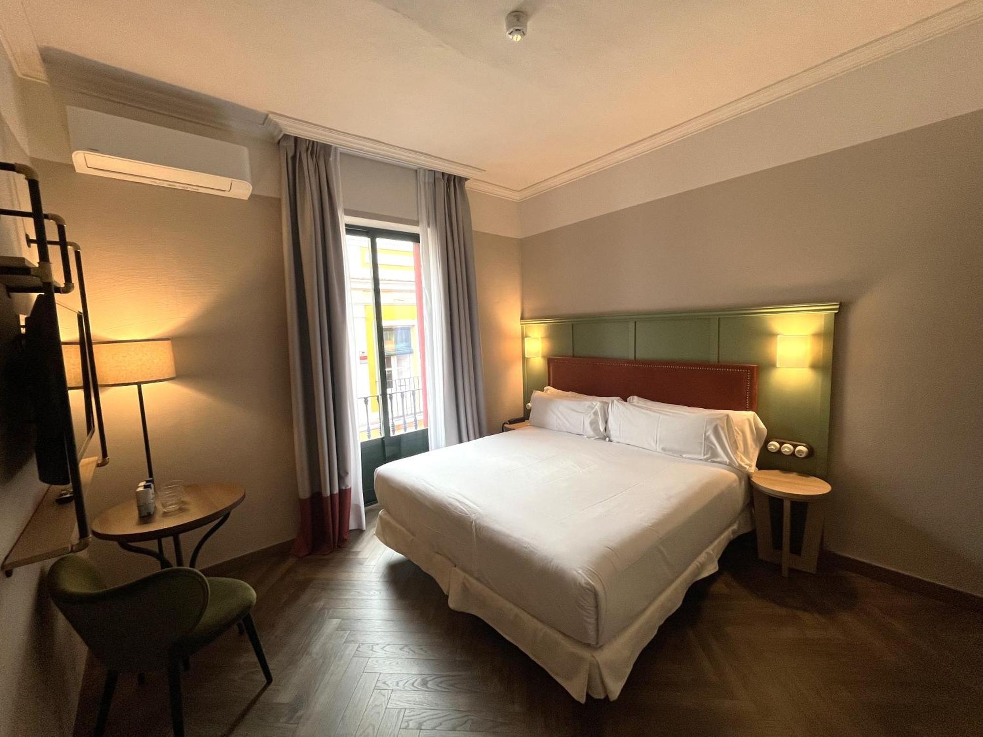 The Honest Hotel & Apartments Séville Extérieur photo